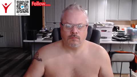 Snapshot of toddbator chatting on 10.19.25 Todd Bator online show from 10.19.25