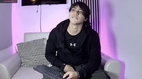 toji lee online show from 11.06.25