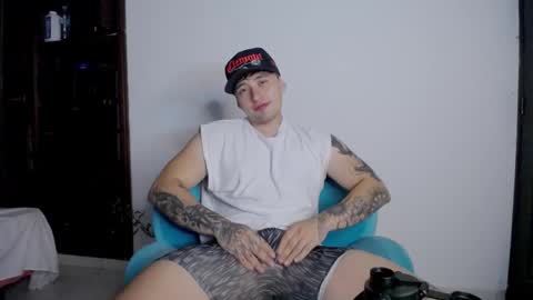 Snapshot of tojiheria chatting on 11.30.25 tojiheria online show from 11.30.25