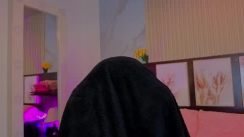 Snapshot of tokyoluu chatting on 09.19.25 tokyoluu online show from 09.19.25