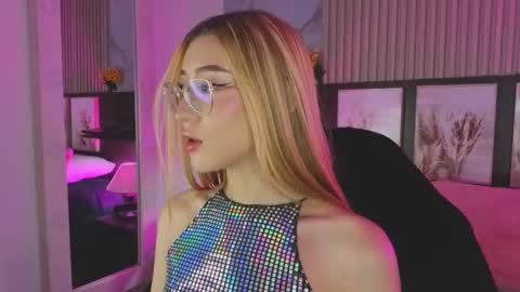 Snapshot of tokyoluu chatting on 11.05.25 tokyoluu online show from 11.05.25