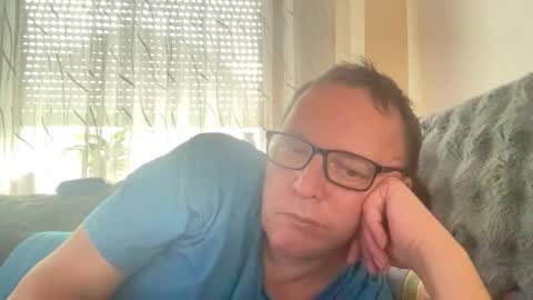 Snapshot of tom6644 chatting on 10.21.25 Tom online show from 10.21.25