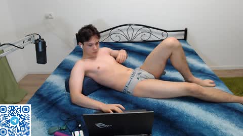 Snapshot of tom_er0s chatting on 01.07.25 Tom online show from 01.07.25