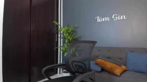 Snapshot of tom_sin_ chatting on 01.06.25 Tom Sin online show from 01.06.25