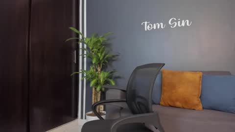 Snapshot of tom_sin_ chatting on 01.14.25 Tom Sin online show from 01.14.25