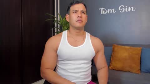 Snapshot of tom_sin_ chatting on 03.07.25 Tom Sin online show from 03.07.25