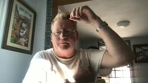 Snapshot of tomascausa chatting on 01.21.25 Hola online show from 01.21.25