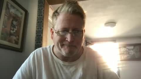 Snapshot of tomascausa chatting on 01.23.25 Hola online show from 01.23.25