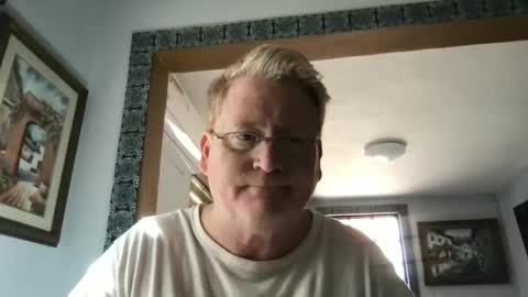 Snapshot of tomascausa chatting on 01.29.25 Hola online show from 01.29.25