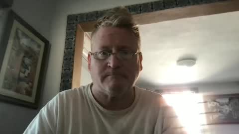 Snapshot of tomascausa chatting on 02.10.25 Hola online show from 02.10.25