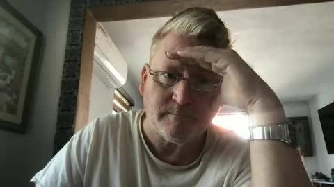 Snapshot of tomascausa chatting on 02.14.25 Hola online show from 02.14.25