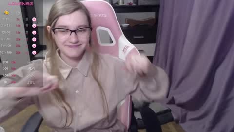 Snapshot of tomato_tease chatting on 03.08.25 tomato_tease online show from 03.08.25