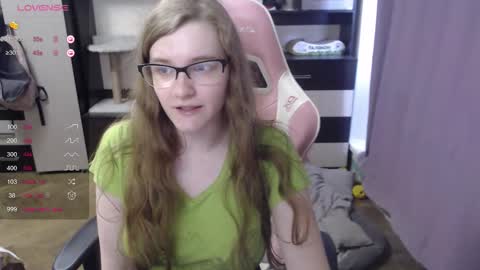 Snapshot of tomato_tease chatting on 09.17.25 tomato_tease online show from 09.17.25