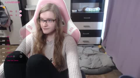 Snapshot of tomato_tease chatting on 09.18.25 tomato_tease online show from 09.18.25