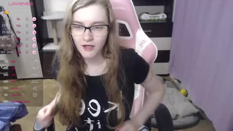 Snapshot of tomato_tease chatting on 09.22.25 tomato_tease online show from 09.22.25