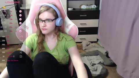 Snapshot of tomato_tease chatting on 10.10.25 tomato_tease online show from 10.10.25