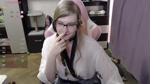 Snapshot of tomato_tease chatting on 10.21.25 tomato_tease online show from 10.21.25