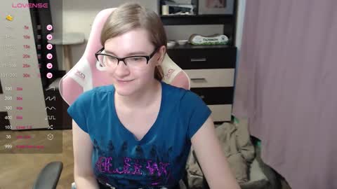 Snapshot of tomato_tease chatting on 10.24.25 tomato_tease online show from 10.24.25