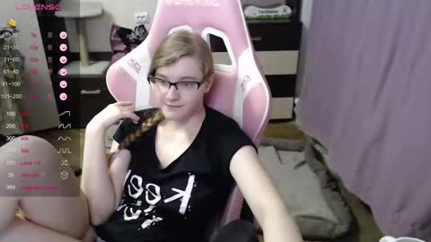 Snapshot of tomato_tease chatting on 10.27.25 tomato_tease online show from 10.27.25