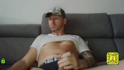 Snapshot of tomhardic chatting on 01.11.25 TOM online show from 01.11.25
