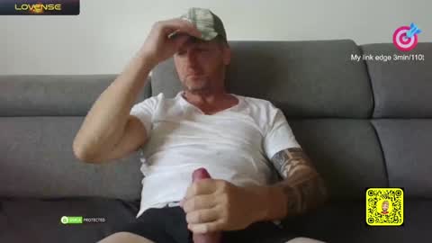 Snapshot of tomhardic chatting on 02.01.25 TOM online show from 02.01.25