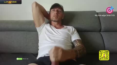 Snapshot of tomhardic chatting on 02.22.25 TOM online show from 02.22.25