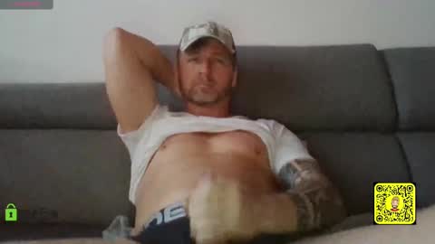 Snapshot of tomhardic chatting on 03.11.25 TOM online show from 03.11.25