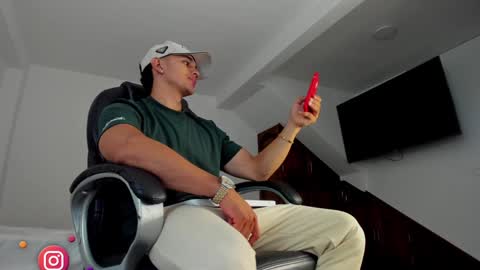 Snapshot of tommygarcia_ chatting on 01.01.25 Instagram t garcia69 online show from 01.01.25