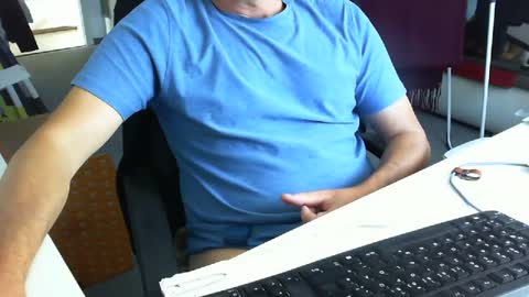 Snapshot of tomtom02029 chatting on 09.18.25 Tom online show from 09.18.25