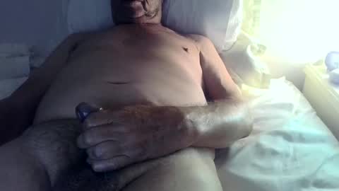 Snapshot of tonidr chatting on 09.26.25 Tonidr online show from 09.26.25