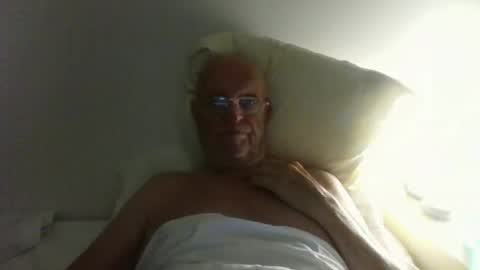 Snapshot of tonidr chatting on 09.27.25 Tonidr online show from 09.27.25