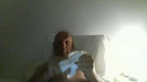 Snapshot of tonidr chatting on 09.28.25 Tonidr online show from 09.28.25