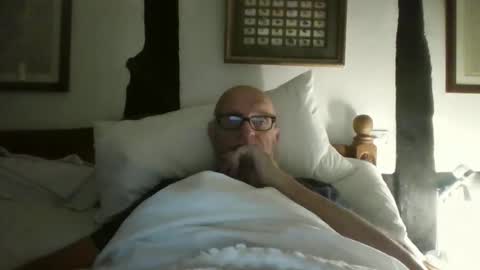 Snapshot of tonidr chatting on 11.08.25 Tonidr online show from 11.08.25