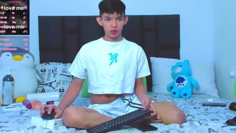 Snapshot of tonny_twink_ chatting on 02.23.25 Tonny online show from 02.23.25