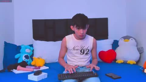 Snapshot of tonny_twink_ chatting on 03.05.25 Tonny online show from 03.05.25