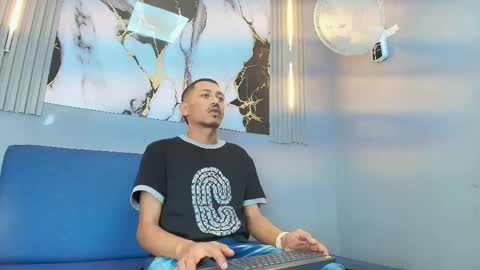 Snapshot of tony_kurt chatting on 11.26.25 TONY online show from 11.26.25