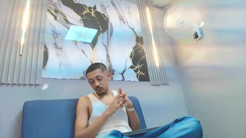 Snapshot of tony_kurt chatting on 11.28.25 TONY online show from 11.28.25