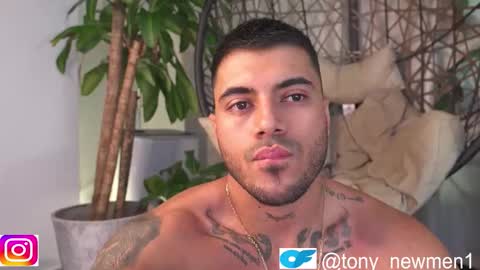Snapshot of tony_newmen chatting on 10.25.25 tony online show from 10.25.25