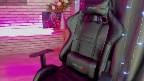 Snapshot of tonya_gray chatting on 12.22.24 tonya_gray online show from 12.22.24