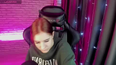 Snapshot of tonya_gray chatting on 01.05.25 tonya_gray online show from 01.05.25