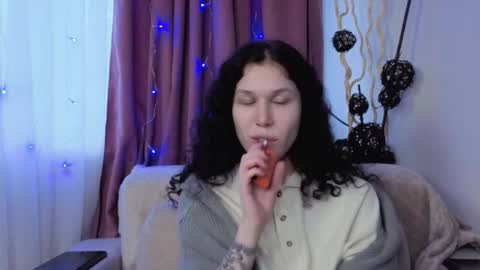 Lyna online show from 11.23.25