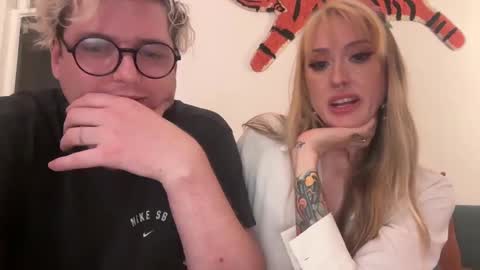 Snapshot of toobna2 chatting on 09.30.25 toobna2 online show from 09.30.25