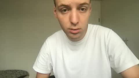 Snapshot of toohottobetrue21 chatting on 09.10.25 Max online show from 09.10.25