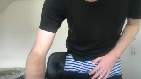 Snapshot of toohottobetrue21 chatting on 10.05.25 Max online show from 10.05.25