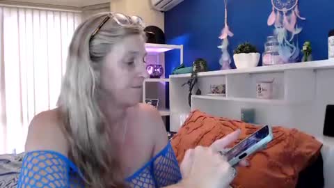 Snapshot of total_aussie_milfs chatting on 02.04.25 Milly online show from 02.04.25
