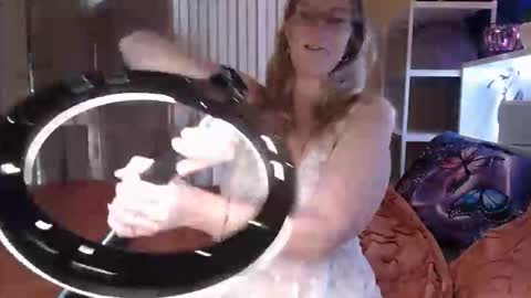 Snapshot of total_aussie_milfs chatting on 09.15.25 Milly online show from 09.15.25