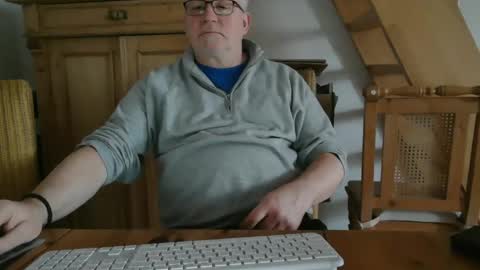 Snapshot of toto758 chatting on 02.26.25 toto758 online show from 02.26.25