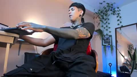 TRAV - INDEPENDENT MODEL online show from 01.31.25