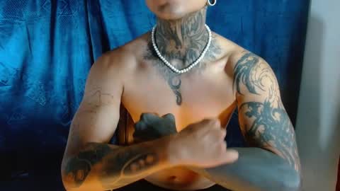 TRAV - INDEPENDENT MODEL online show from 02.04.25