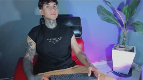 TRAV - INDEPENDENT MODEL online show from 02.24.25